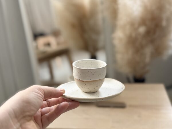 Espresso skodelica s krožnikom